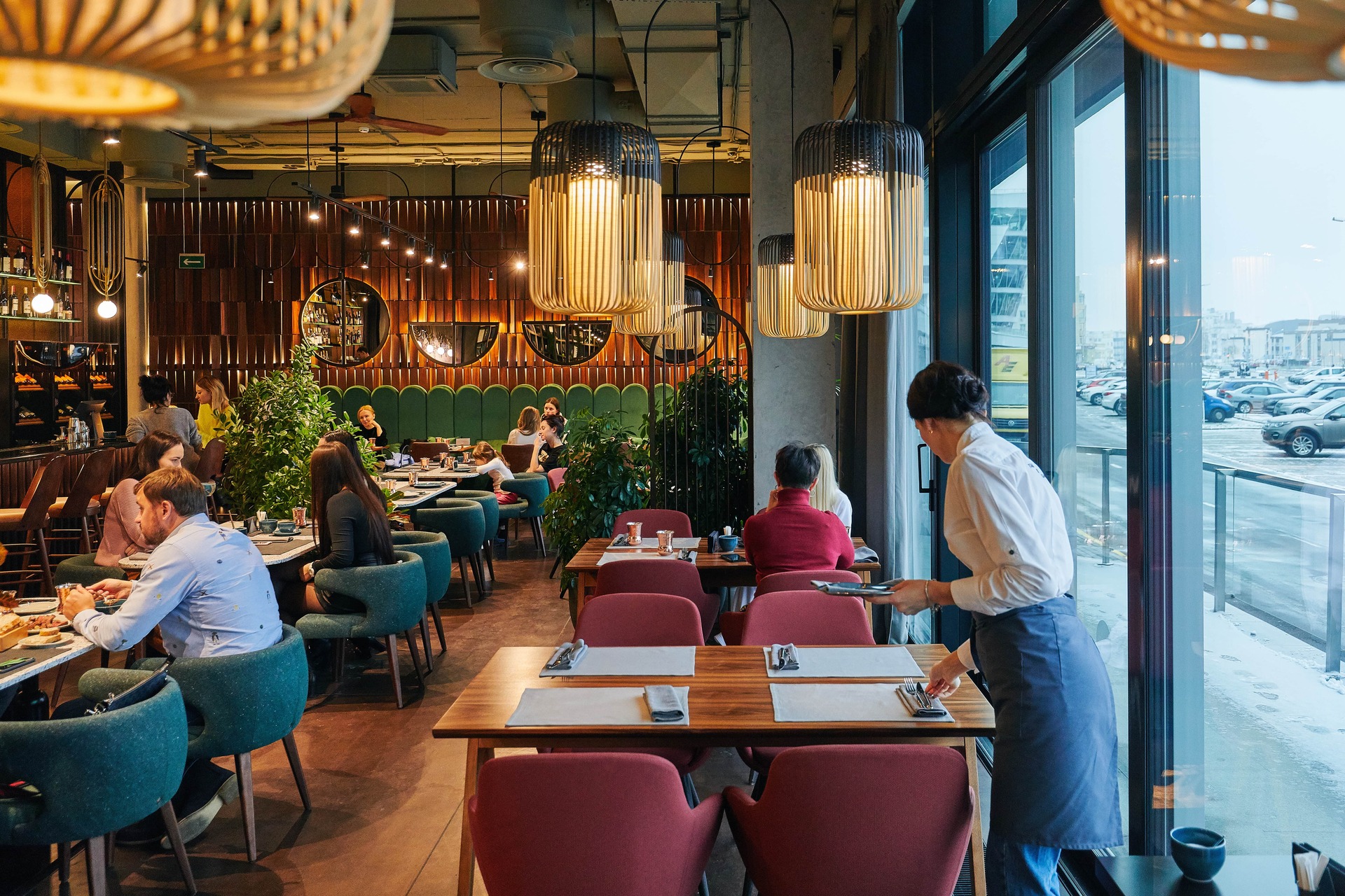 How to open restaurant in Dubai?