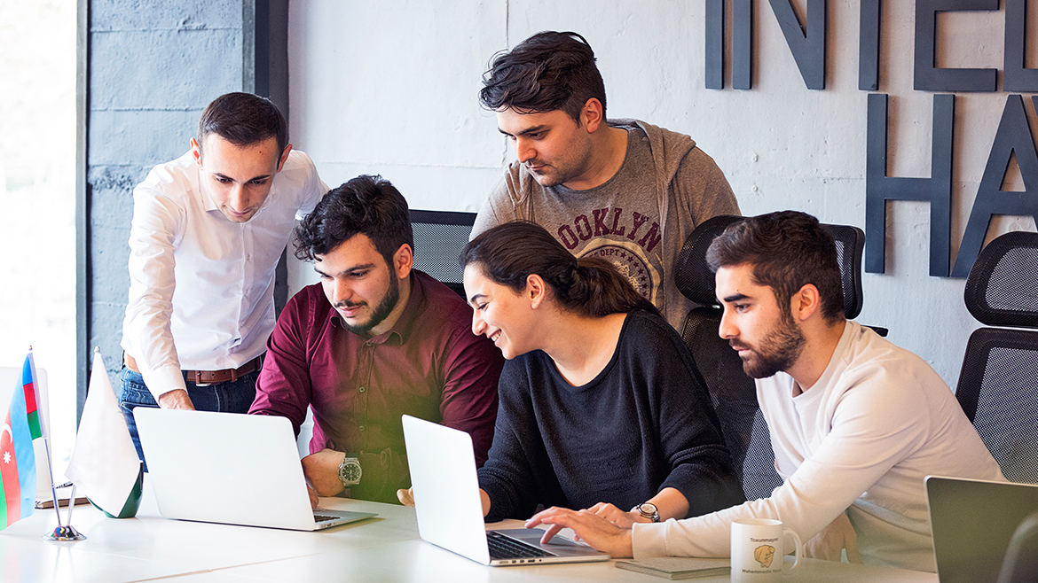How do startups contribute to the UAE's economic growth?